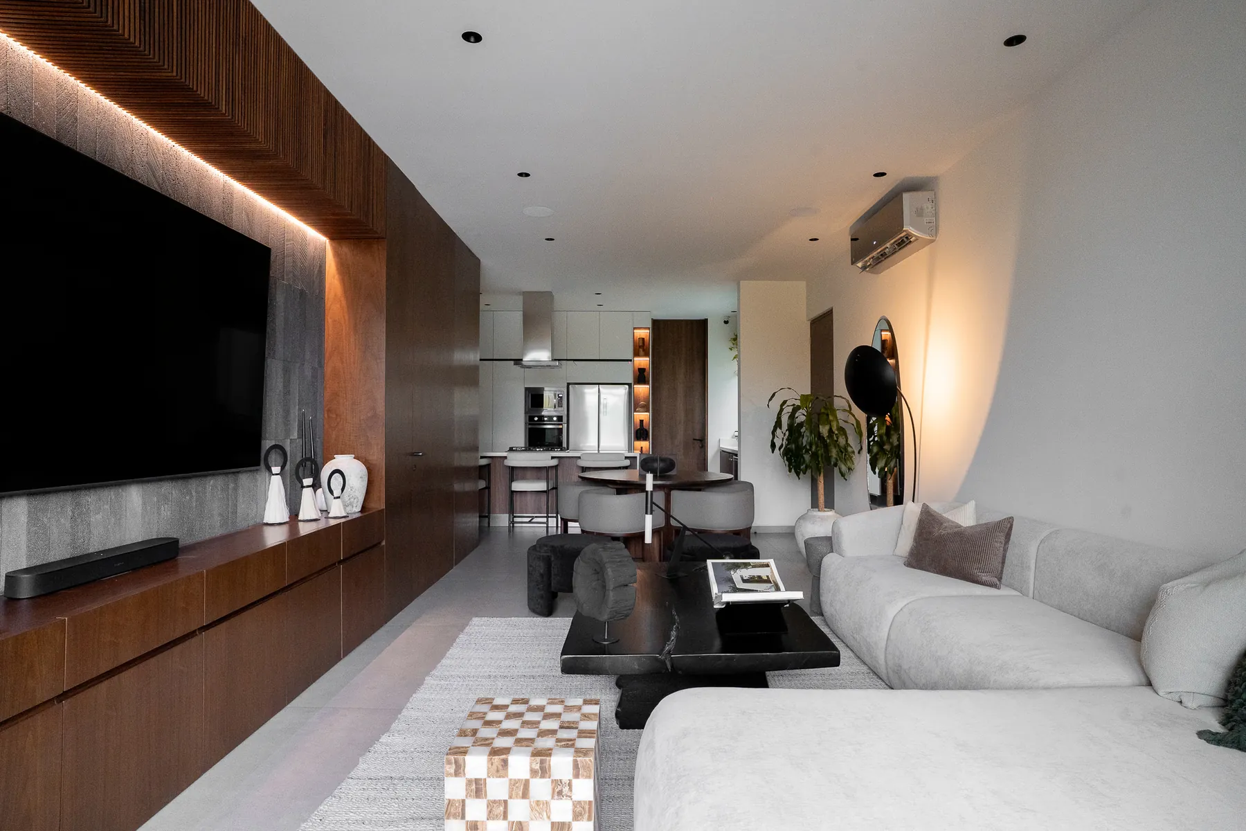 Departamento A3, sala con mobiliario personalizado